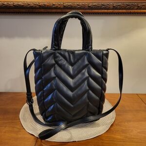 👜EUC~ SIMPLY VERA VERA WANG  Black Quilted Tote Bag